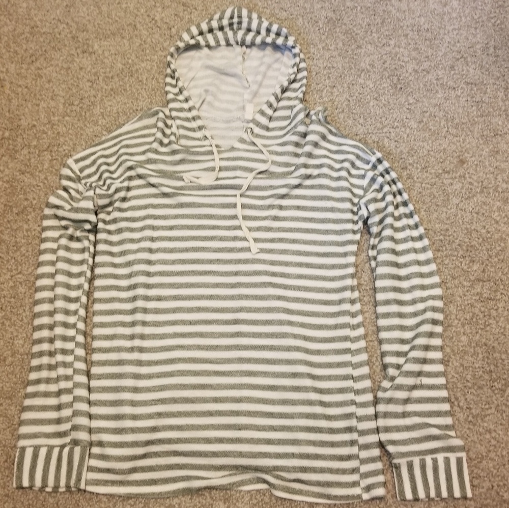 Stevie Hender Hooded long steeve
